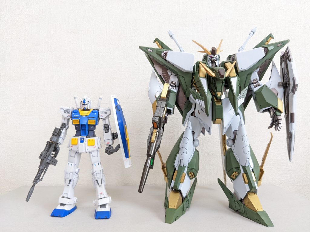 とにかく、デケェ!1/100じゃね❓と言いなくなる大きさ!!😳初代と比較すると、完全に大人と子供😅