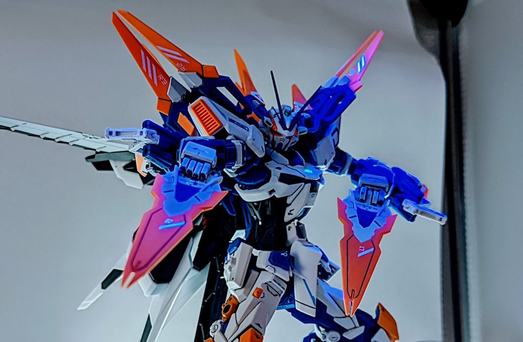 腰にマウントされていたソードドラグーンを装備エモーションマニピュレータでも保持力はバッチリです。