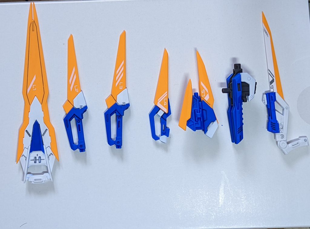 ブルーフレームdのドラグーン勢&ブレイドガンです青白橙の3色必ず入るようにに塗装しています。