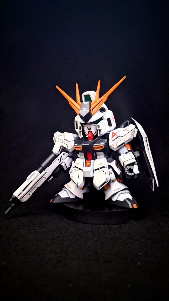 プロモデラーのチョートクさんのRGの作品を参考に作りました。配色やデカール位置はホントにお世話になりました！このキットを作ってる方は多いと思いますが、νガンダムカラーは見たことなかったのでチャレンジしてみました！！