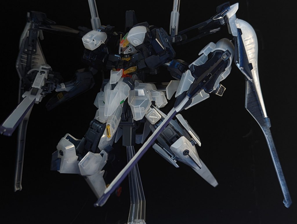 可動はあまり期待できず。どっしり飾るのが似合う機体です。