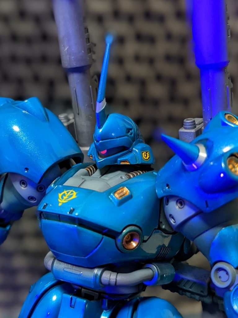 今回も蛍光塗料でモノアイ塗っています。