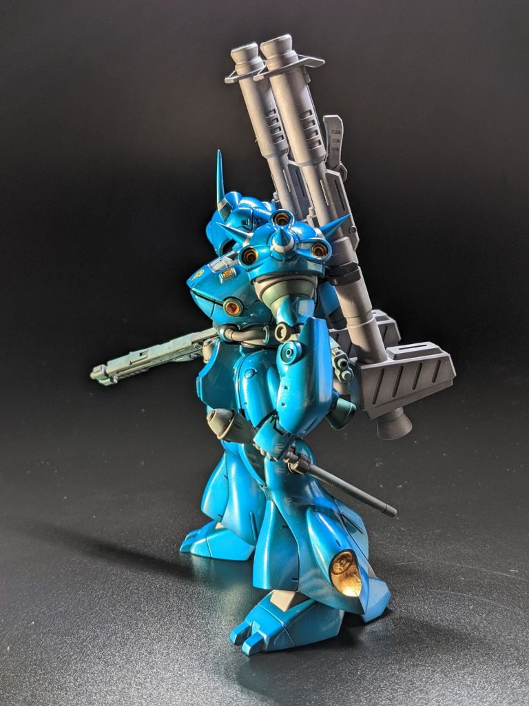 左肩アーマーのトゲはメタルパーツに変更しています。あとは素組みです。