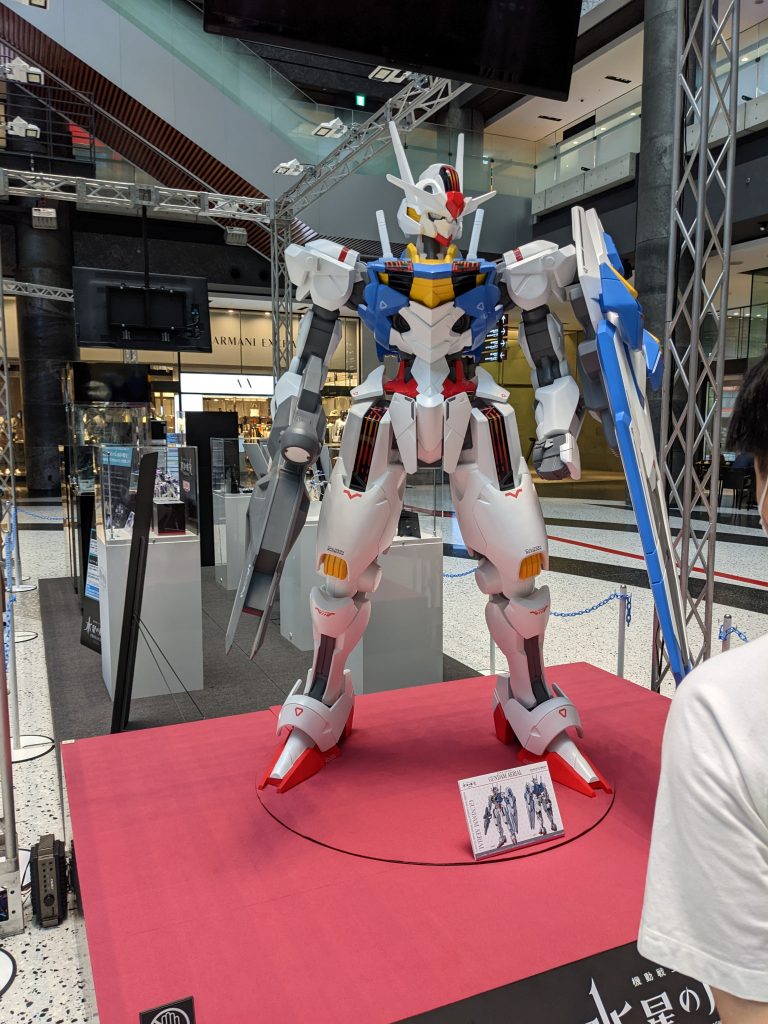 ガンダムエアリアルの立像です。