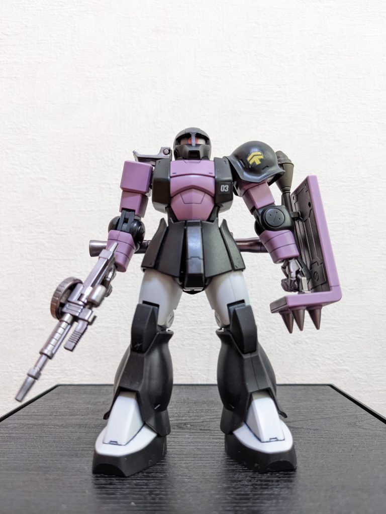 フル装備武器類、バーニアはガンメタ、シュツルム・ファウストはブラウングリーン。関節は腕が恐怖の💦ABSだったので、プラ製の脚関節も含めて未塗装です。本体は成型色ママで、足首の塗り分けはこのままの方が好みなので、設定無視して塗ってません😁