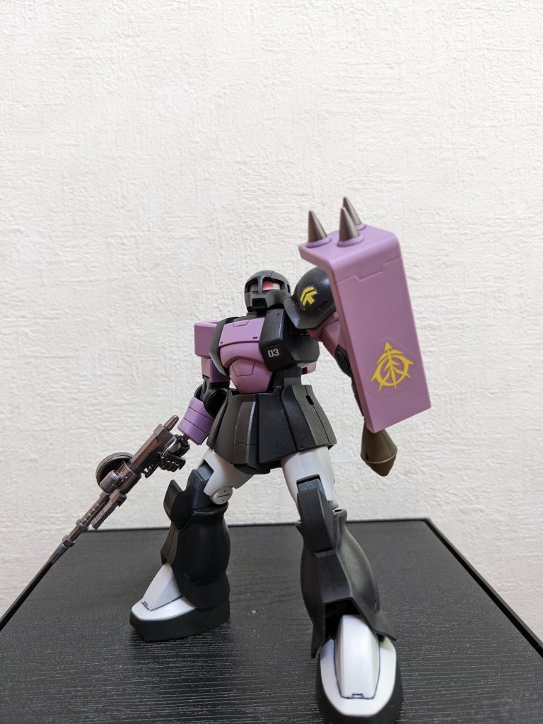 今作最大のアピールポイント!!スパイク・シールドの「トゲ」だけガンメタで塗って、「痛そうな雰囲気5割増し😅」を狙ってみました!!