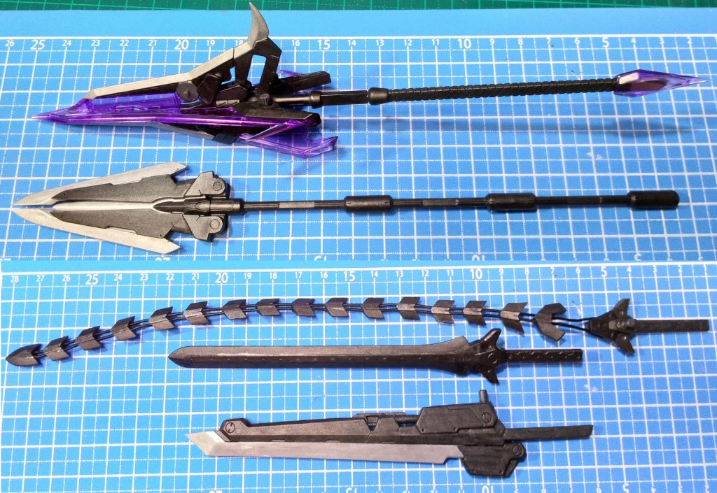 武器はキットのビームサーベル等でも良いのですが、コトブキヤの武器を中心に（種類は多くないので）持ち替えさせて楽しんでいます。