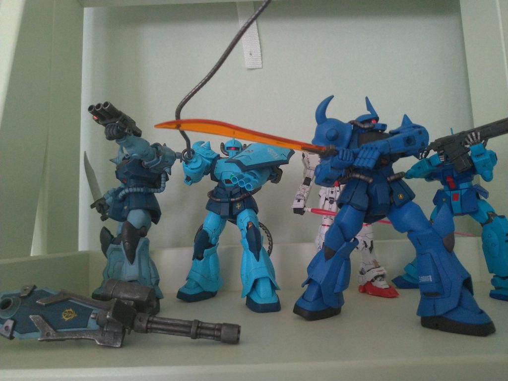 最後にグフシリーズ三体で。次はグフカスタムでエアブラシを！