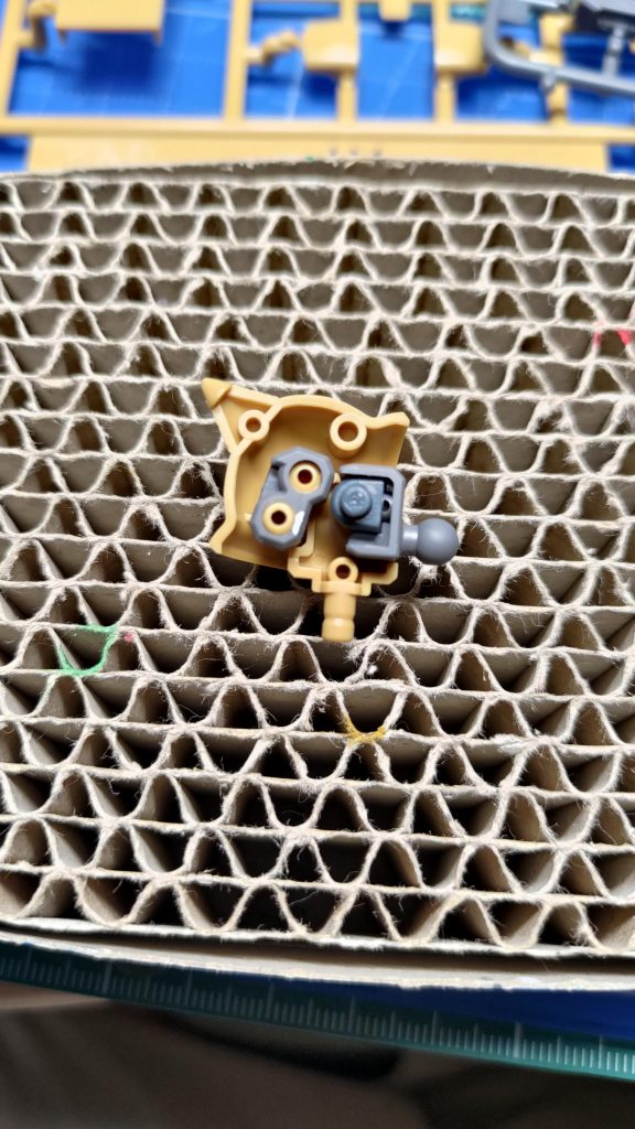 切断はマーキングしている位置だと見栄え重視　下側だと強度重視の後ハメ加工ができます