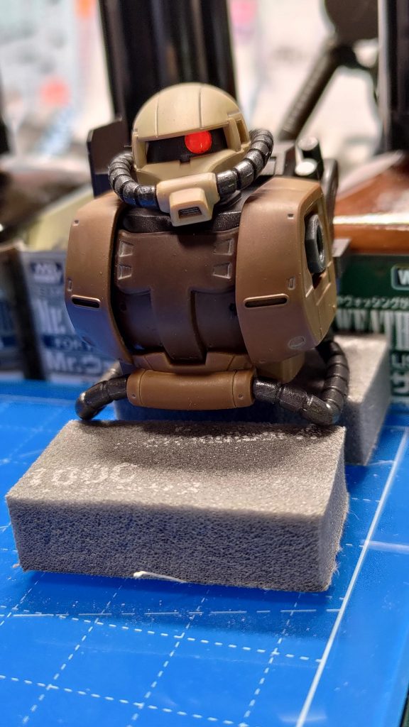 組み上げ中の発光テスト　凹に掘った底にシルバーで塗装し反射しやすくしていますぐぽーん