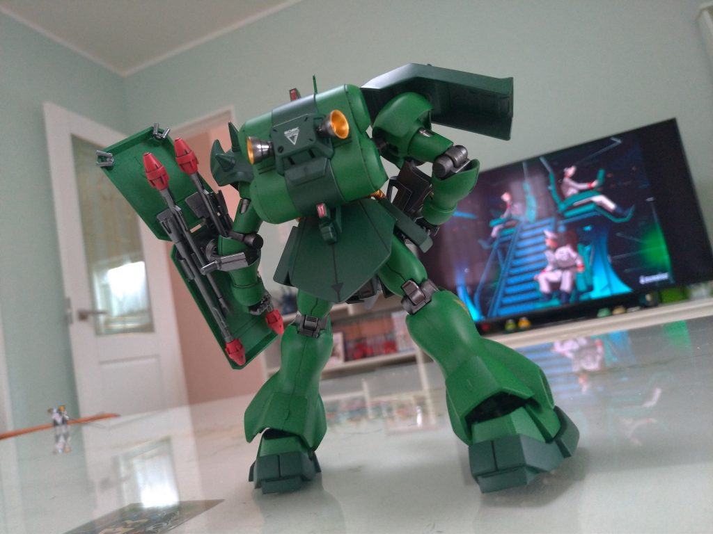 ジオンはやっぱり緑が合いますね♪前回に続いてグフを塗装する予定でしたが緑色に浮気しちゃいましたwwレズン機も入荷したのでこちらは少しアダルトに塗装したいと思います!