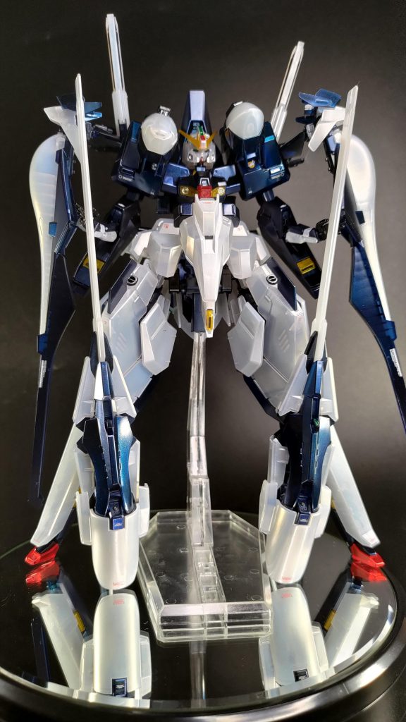 前作のRGゴッドガンダムとは180度変わってほぼ動かず固定ポーズ　EX-S同様の様式美でしょうか？