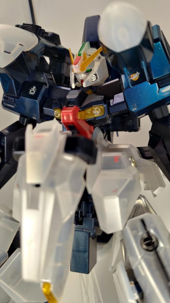 頭部グリーンのセンサーは塗装で肩のマークは付属のシールですが他は全てありあわせのデカールになります