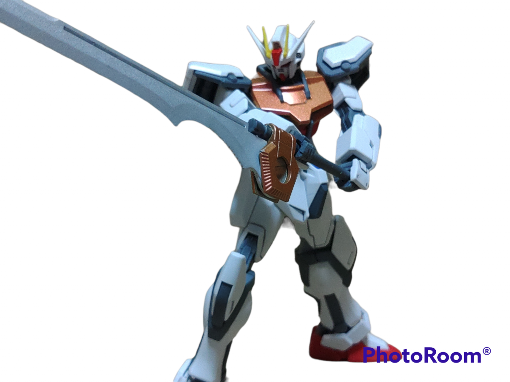 グランドスラムを構えて、両手持ちは中々厳しいです。ボディは100均のネイル用の偏光メッキパウダーをクリアに混ぜて吹いてみました。肩部はプリズムパープルグリーンを吹いてあり、その他の部分はつや消しと墨入れを行っただけです。