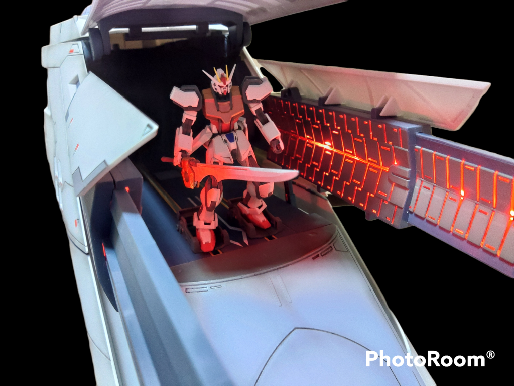 発進シーンっぽく カタパルトを出きった所でベースか何かで浮かせると良いかもしれませんね。