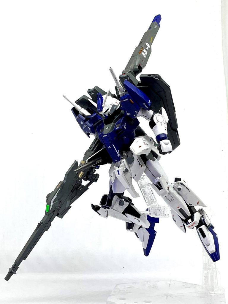 MSZ-007 ゼータ・レイピアⅠ開発コードネーム「η（エータ）ガンダム」とも呼ばれるMS。35年以上前のモデルグラフィックス誌のムック（別冊）「GUNDAM WARS PROJECT Z」や「GUNDAM WARS II MISSION ZZ」に登場したMSです。リックディアスの開発チームが関わった、ゼータガンダムの発展強化型、という設定だそう。ゼータガンダムとの大きな違いは、装備をいろいろと変更することができる設定のよう。