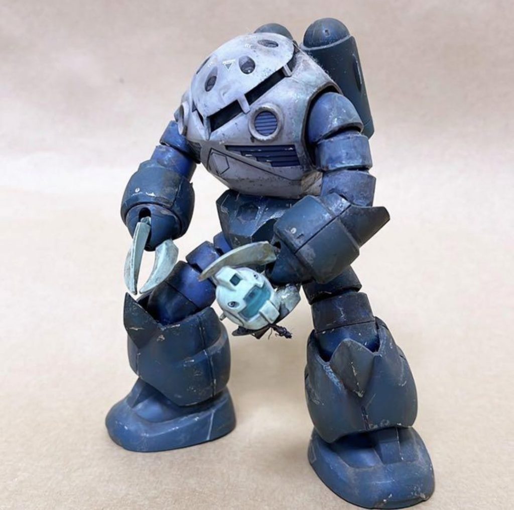 制作工程1フリマアプリで購入した時のズゴックの状態です。このままでも十分カッコよかったのですが、少しだけ手を加えさせていただきました。