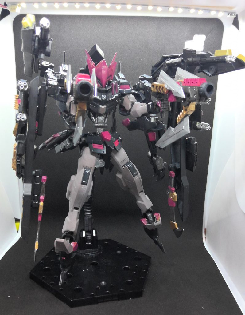 一斉射撃形態(フルバレットモード)スラッシュバスター(ガンモード)とサーヴィットBB、クローク後方のガトリングを前面に向けた形態。多数の砲門で多くの敵を撃墜する。