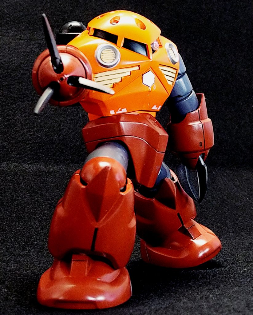 ズゴックといえば・・・なポーズで１枚特に改造箇所はありませんがモノアイをＨアイズ化しましたがそのまま貼り付けたのでちょっとデメキンさんになってしまいました。