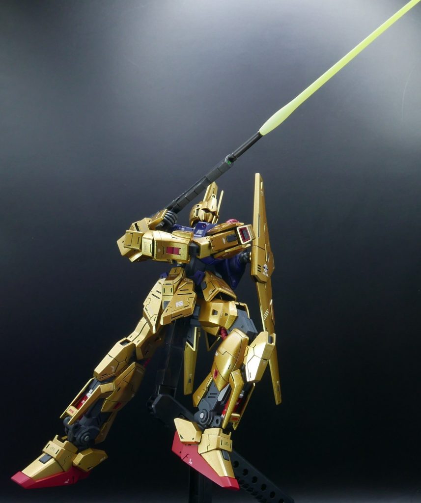 このシーンでのパイロットは恐らくジュドー・アーシタですｗ百式のライフルからビームサーベルが出ることをここで初めて知りました。