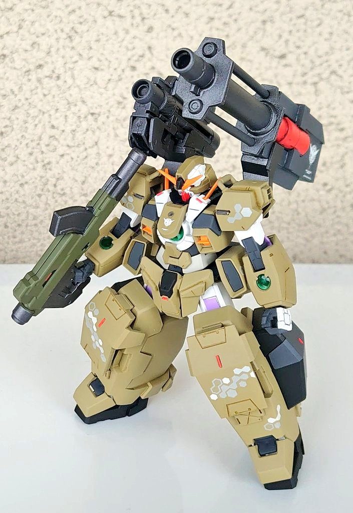 膝やダクトなどの追加パーツはHGヴァーチェの箱に入っているものから選択してポン付けしています。