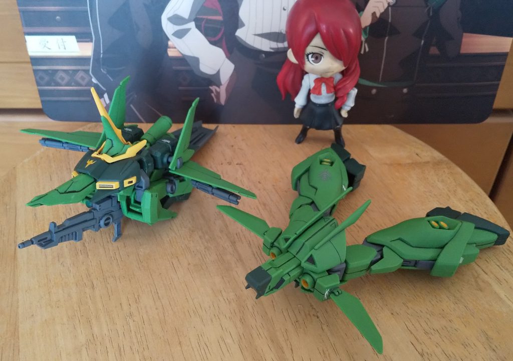 :この機体の特徴である、分離変形だ!さあ分離をしろ!