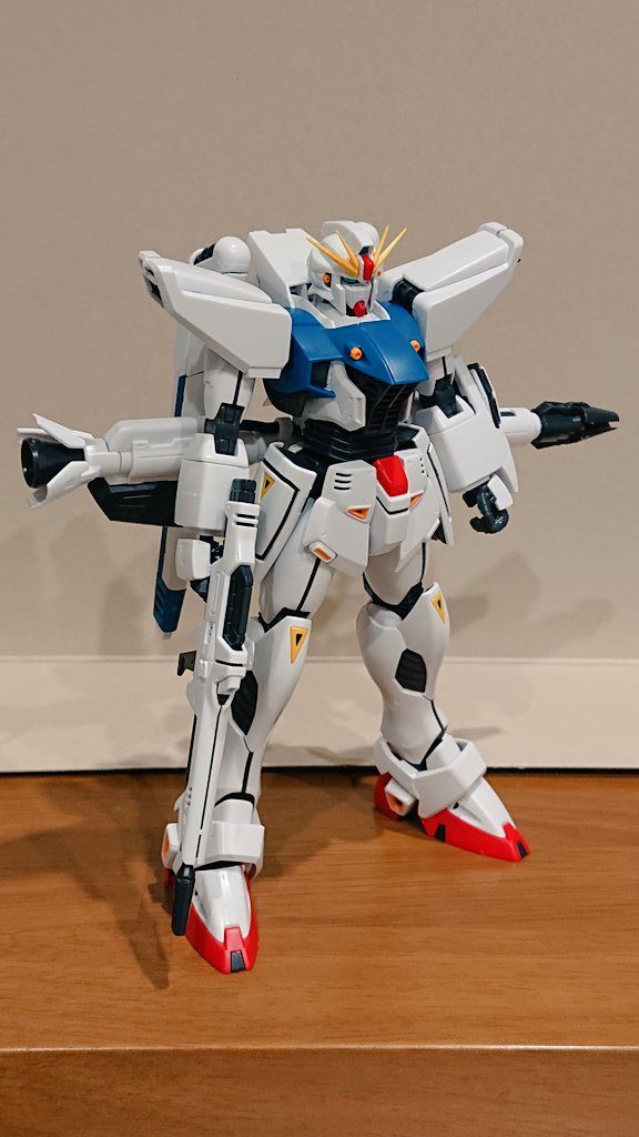 前から。素組み状態ですがここまで色分けされているのはおどろきました。