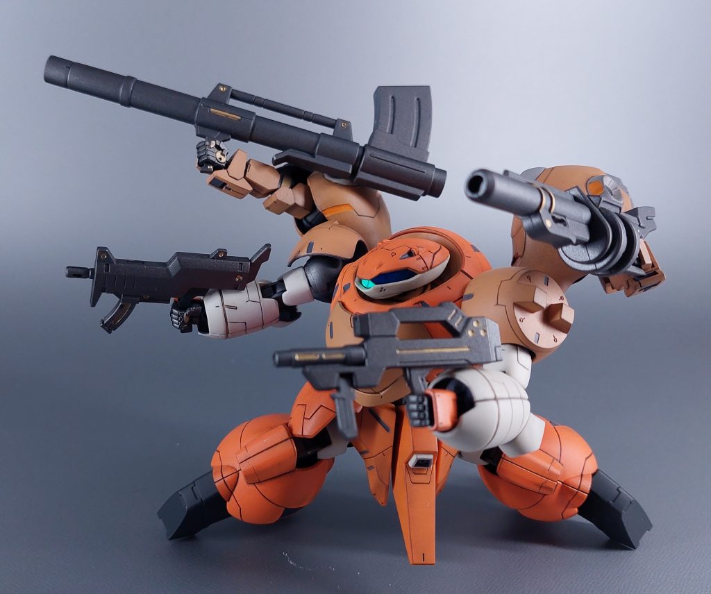 グシオンリベイクのような高感度センサーは無いマンロディなので、銃火器もロングレンジライフルではなく小振りであったり取り回しの良さそうなサブマシンガンショートライフルグレネードランチャーロケットバズーカの4種類をぶっぱします