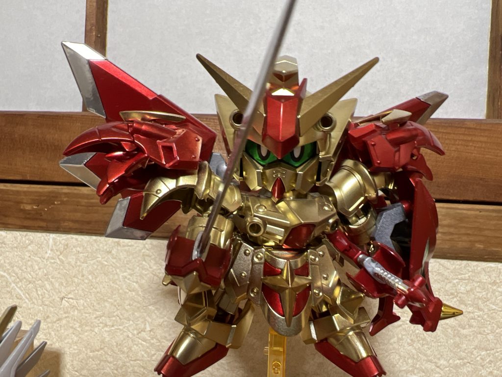 スペリオルドラゴンです面倒くさがりなのでメッキの上からガンマカのホワイトゴールドで塗装赤はロイヤルメタレッド銀はメッキシルバーでキラキラにしてみました