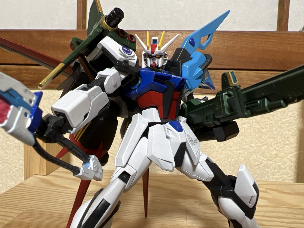 パーフェクトストライクです水性塗料で塗装首1ミリ延長足を2ミリ延長HGのパーフェクトストライクパックをHGCEのエールストライクにのっけました