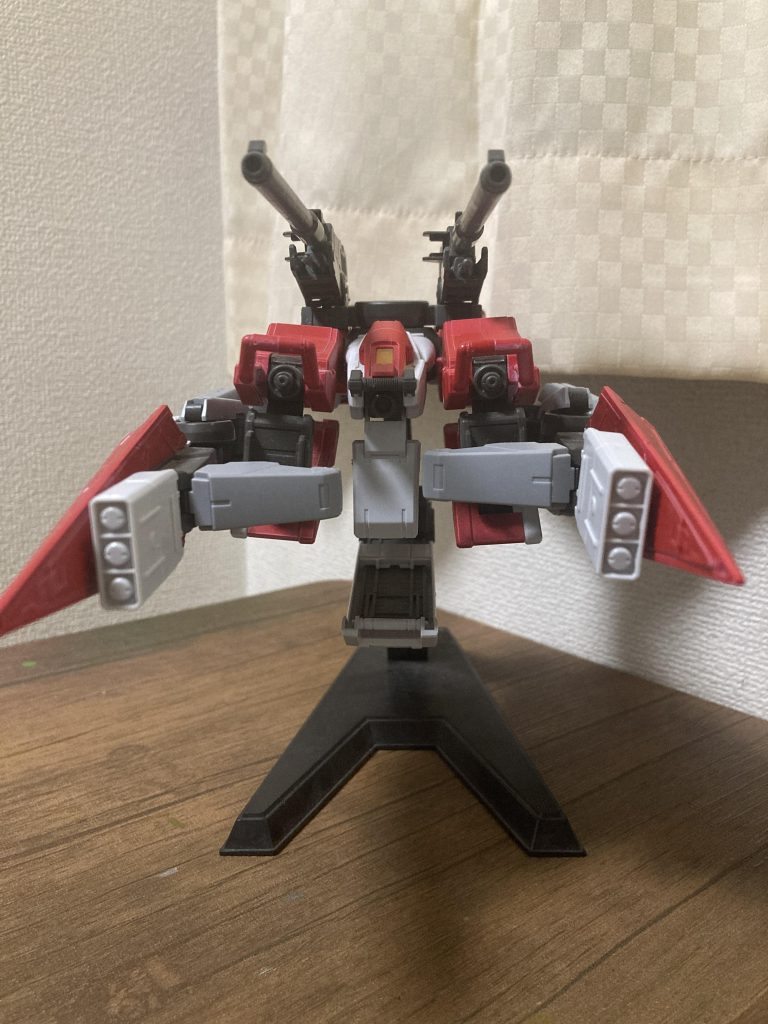 武装は、据え置きの機関砲と滑空砲それに、三連装ミサイルポッドを追加しました。