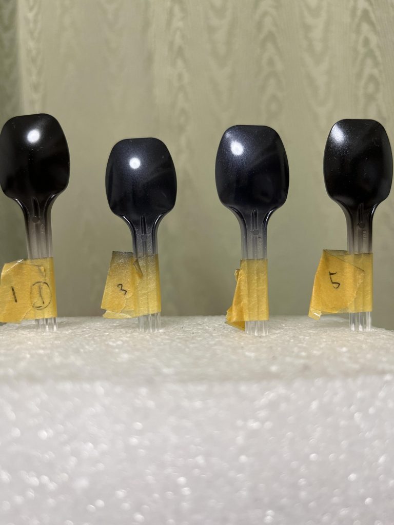 こうやってみると少し色の違いがわかるんですけどね、、