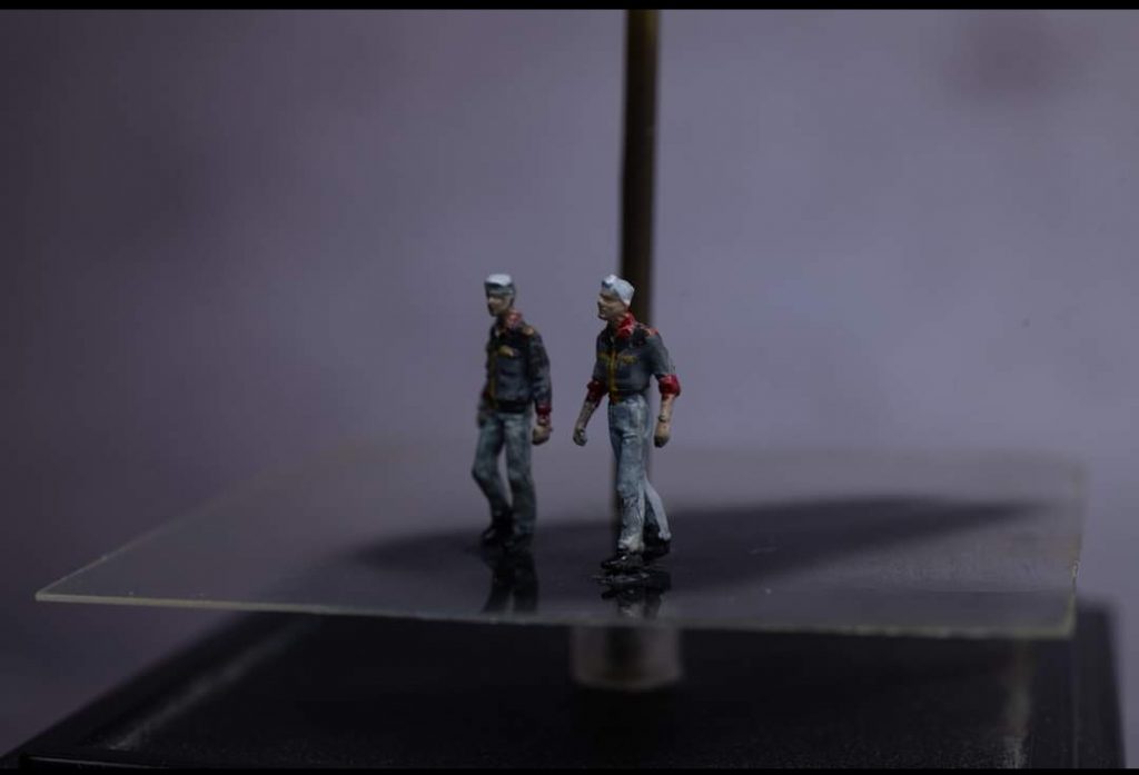 I made the shadows to present the light projecting direction on the dumes.