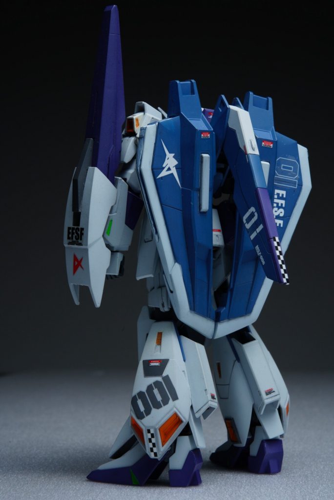 リヤビュー。今回cautionデカールとかも少し多めに使用しました。