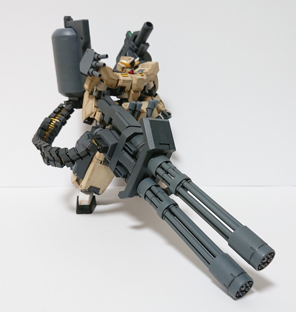 メイン武装のダブルガトリングガン GN粒子アンチフィールドによって弱体化したアロウズを艦隊レベルで殲滅する