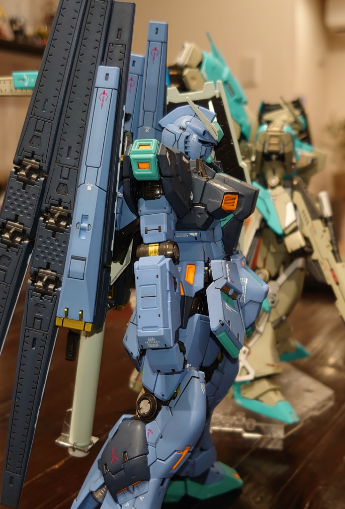 メタリックカラー部分は艶有りトップコート。それ以外の部分は艶消しトップコートにて処理しました。メリハリが出てきて良い具合に仕上がったと思います。