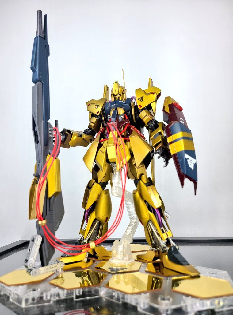 武器はエゥーゴのモビルスーツのものを形はそのまま、百式専用ぽく配色のみ変えてみました。