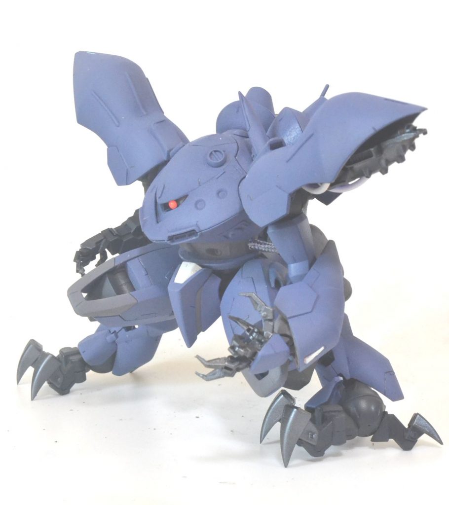 一番のお気に入りポイントは肩バインダーにゴーストのジャミングバインダーを内蔵させたところです。ハイゴッグの肩に意味を持たせられたと自己満足(笑)チャフ、フレア、ミノフスキー粒子などを散布し攪乱する機能を有しています。