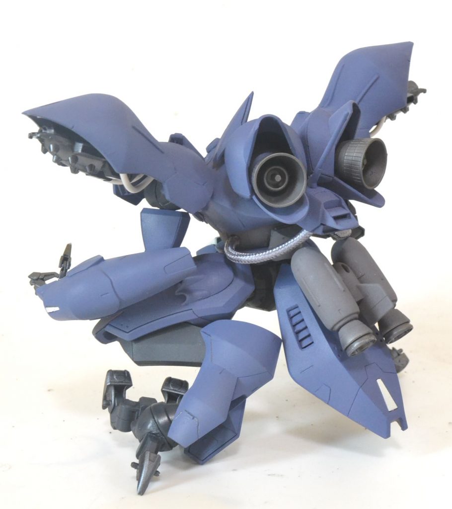 スラスターのカバーは上がゴーストの肩、下はプラ板で作成。リアアーマーにフィン的なものを追加しました。腰にまかれてる動力パイプはUSB充電転送ケーブルです。シルバーでなかなかカッコイイです。(自画自賛)