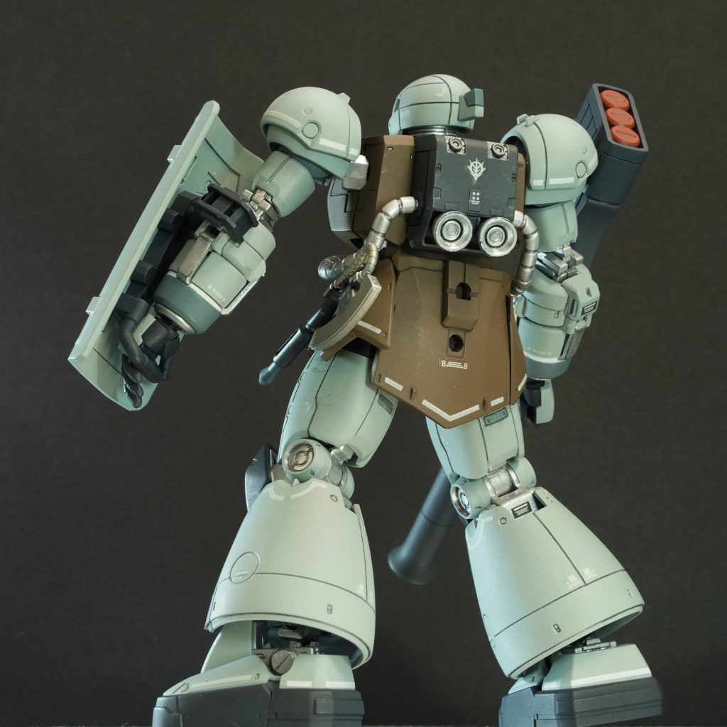 スミ入れはシャーペンです。　デカールは既存のものと水転写を使っています。脹脛部分の合わせ目は消して、後ハメ加工しています。