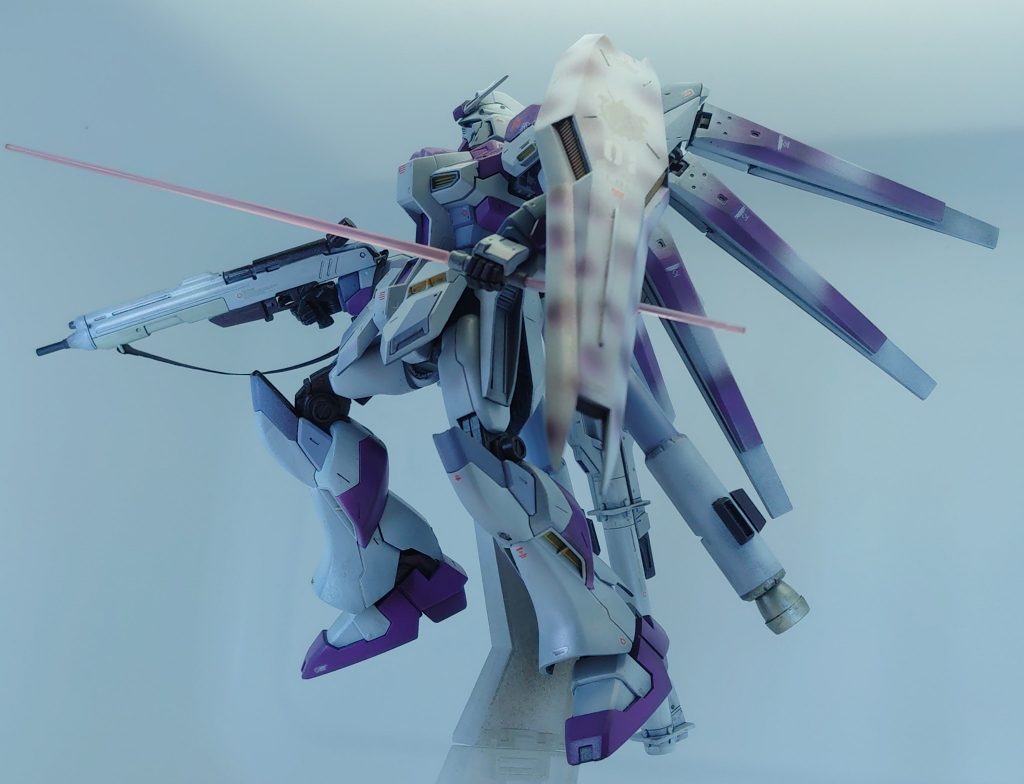 ライフルにガンスリング、ビームサーベルをピンクに変更、プロペラントタンクを新造しています。