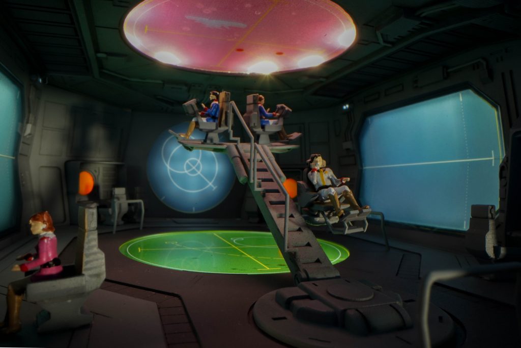 ブリッジ内部のモニターは全て電飾しています