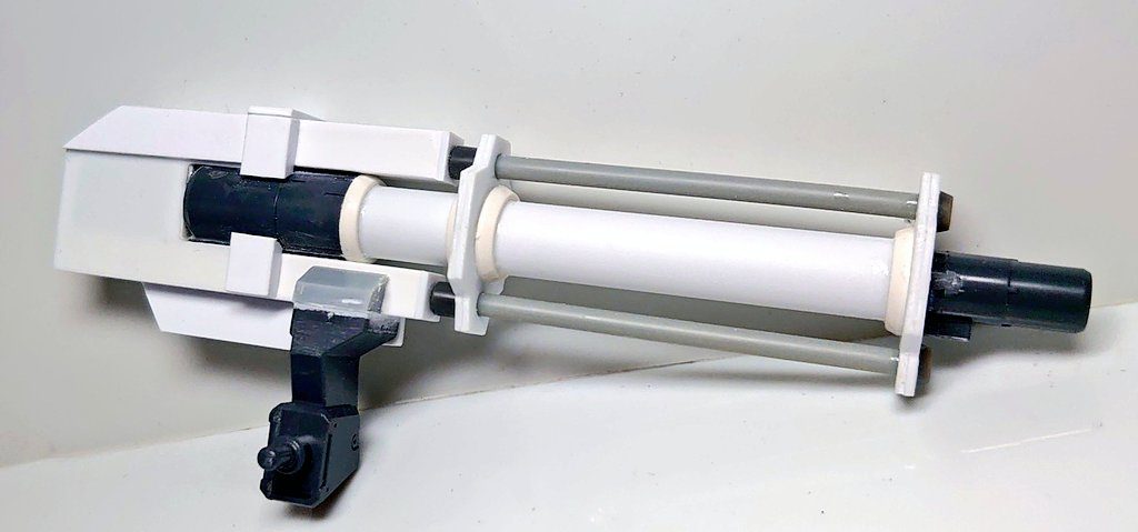 基本的にはジャンクパーツとプラ材でセミスクラッチしました。目測でチャチャッと作った為に、精度はガタガタですが💦