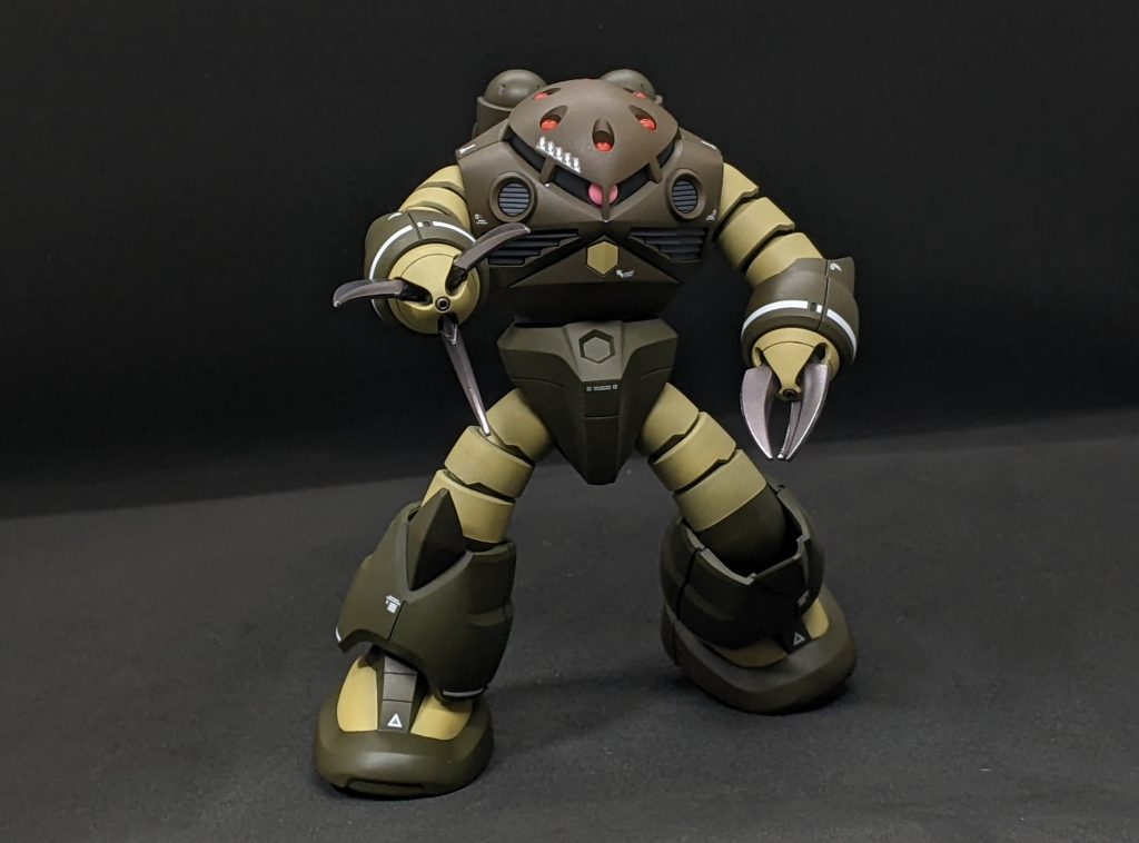 特に改造等はせずに元のキットそのままで塗装だけしてますが、モノアイはHアイズを使用しました。