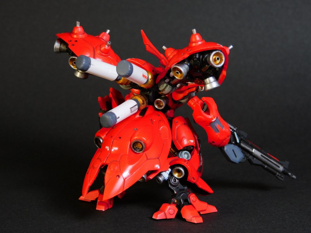 塗装は、エアブラシで機体色を、細部を筆塗りで仕上げています。