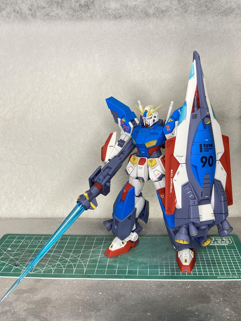 F90IIのIパック装備。ビームランサーがイケメン。