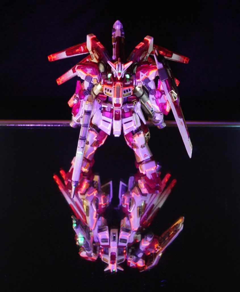 フルサイコフレームが発動した際になぜ発光するのかは解明されていない（とかなんとか）