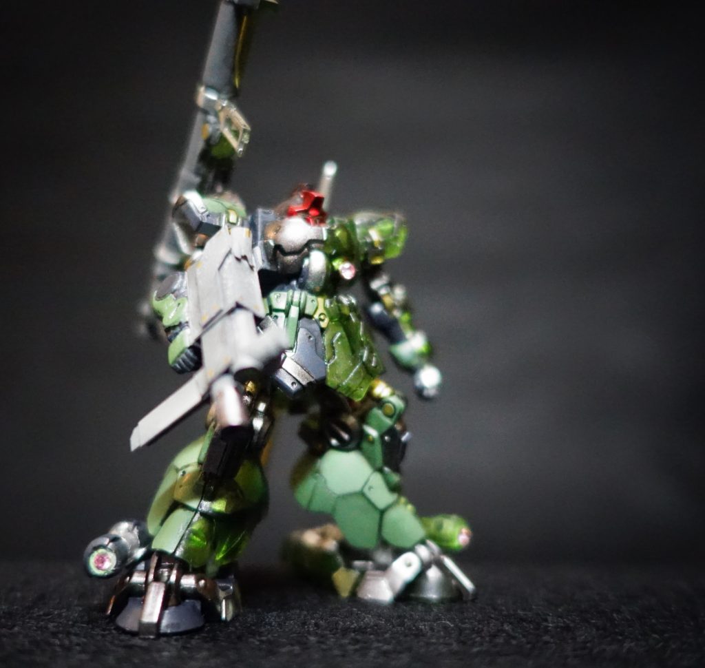 合わせ目を消すのがメンドクサイからではないですよ(笑)小学生だった私には高嶺の花だったメカニックモデルをオマージュし、マスキング地獄に身を投じることに。