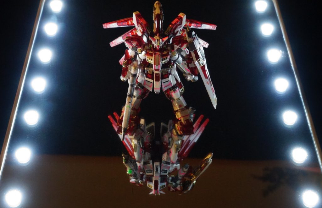 最後に夜間飛行試験に飛び立つ直前のワンカットを。ミノフスキーフライトユニットがペーネロペーのような不思議な鳥のいななきのような音をだすかどうかは、不明です。 