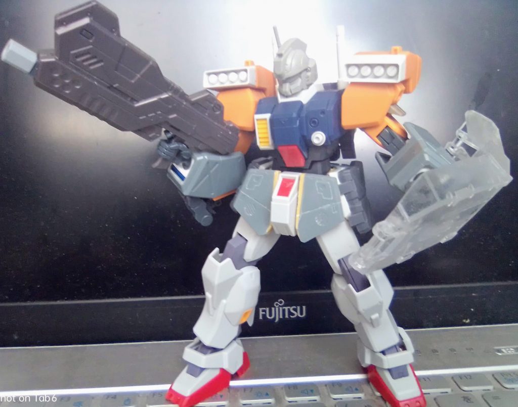 製作中。ミキシング模索中、NT-1のバックパックに装着するチョバムアーマーがフロントスカートに使えそうだったので重装甲化が決定。